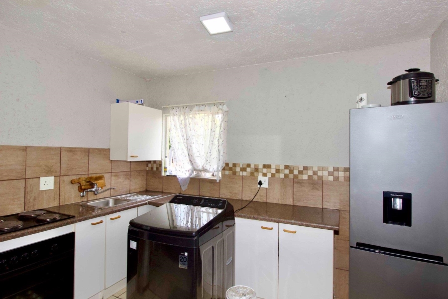 2 Bedroom Property for Sale in Die Hoewes Gauteng