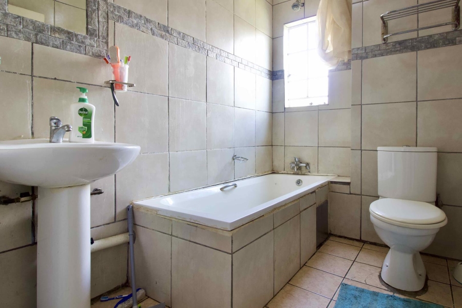 2 Bedroom Property for Sale in Die Hoewes Gauteng
