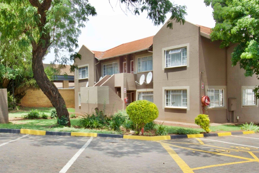 2 Bedroom Property for Sale in Die Hoewes Gauteng