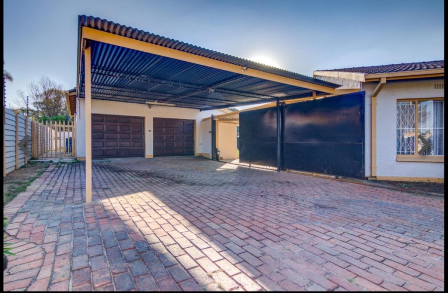 4 Bedroom Property for Sale in Aston Manor Gauteng