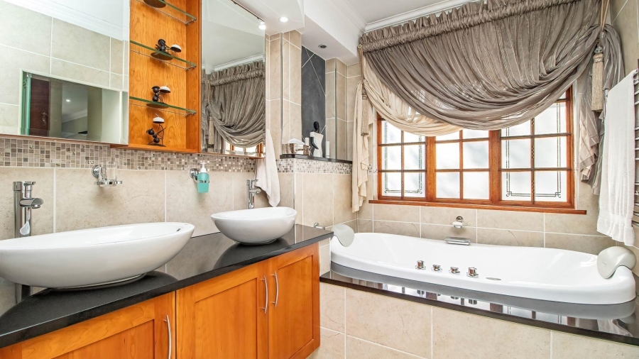 4 Bedroom Property for Sale in Lakefield Gauteng