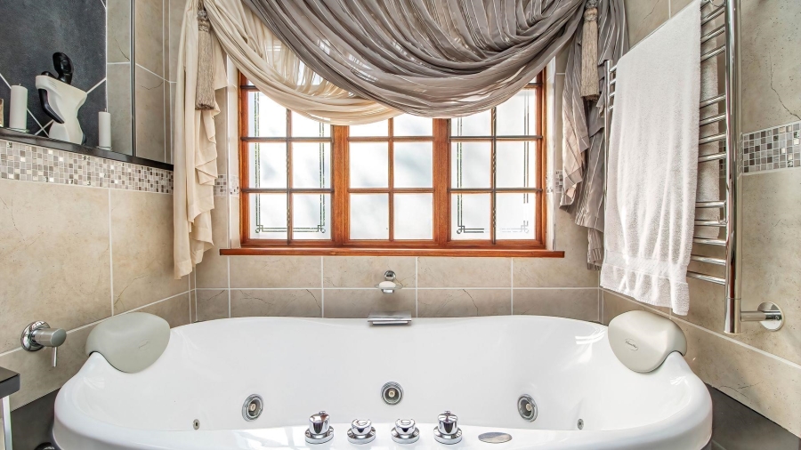 4 Bedroom Property for Sale in Lakefield Gauteng