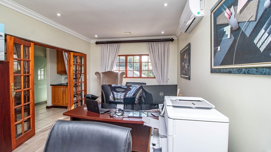 4 Bedroom Property for Sale in Lakefield Gauteng