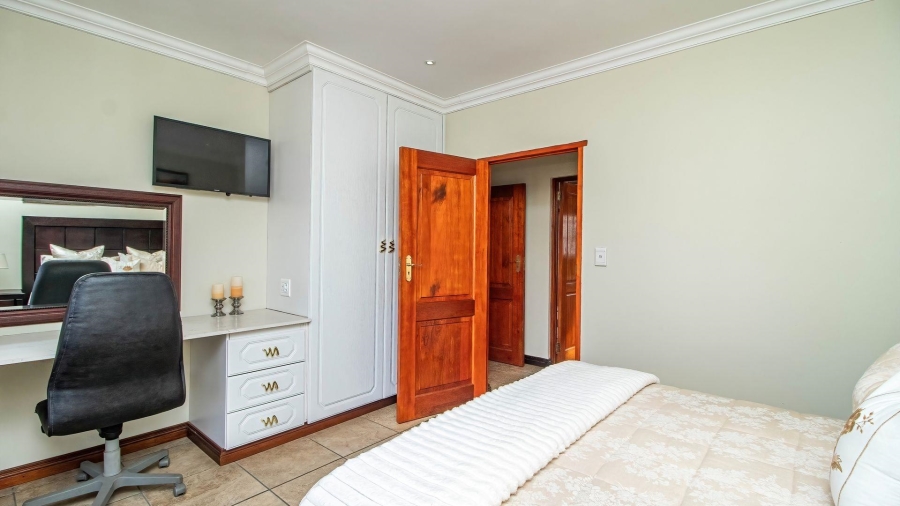 4 Bedroom Property for Sale in Lakefield Gauteng