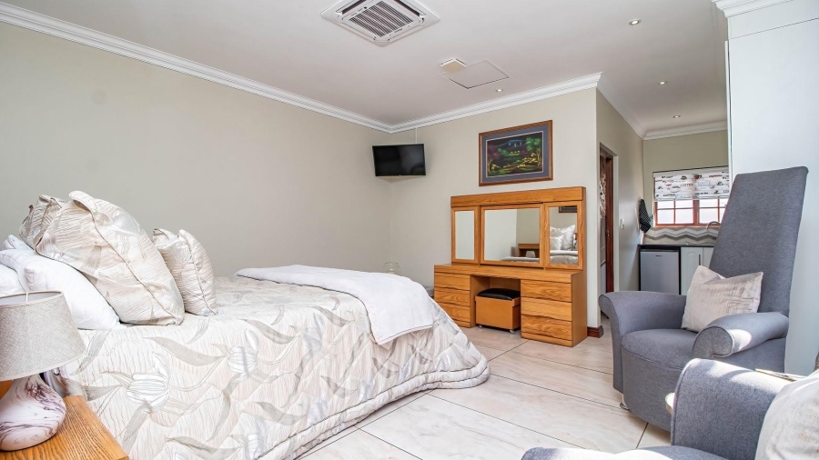 4 Bedroom Property for Sale in Lakefield Gauteng