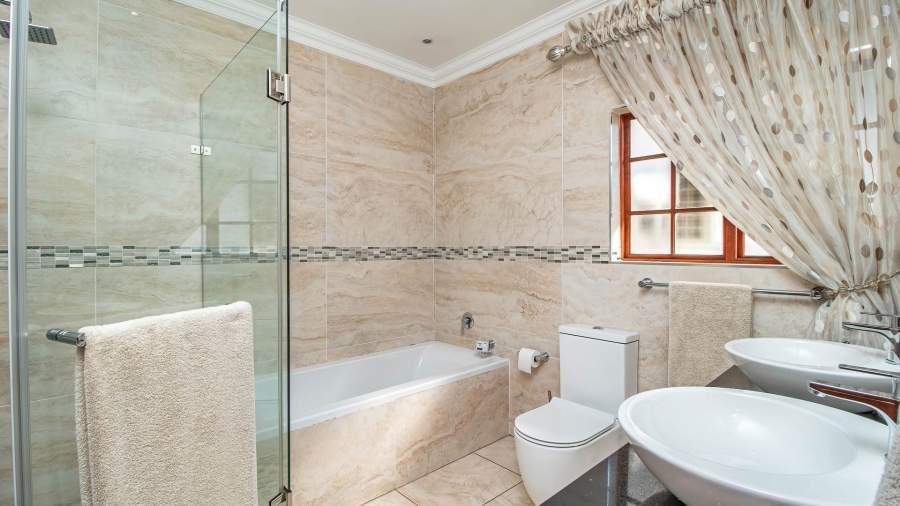 4 Bedroom Property for Sale in Lakefield Gauteng