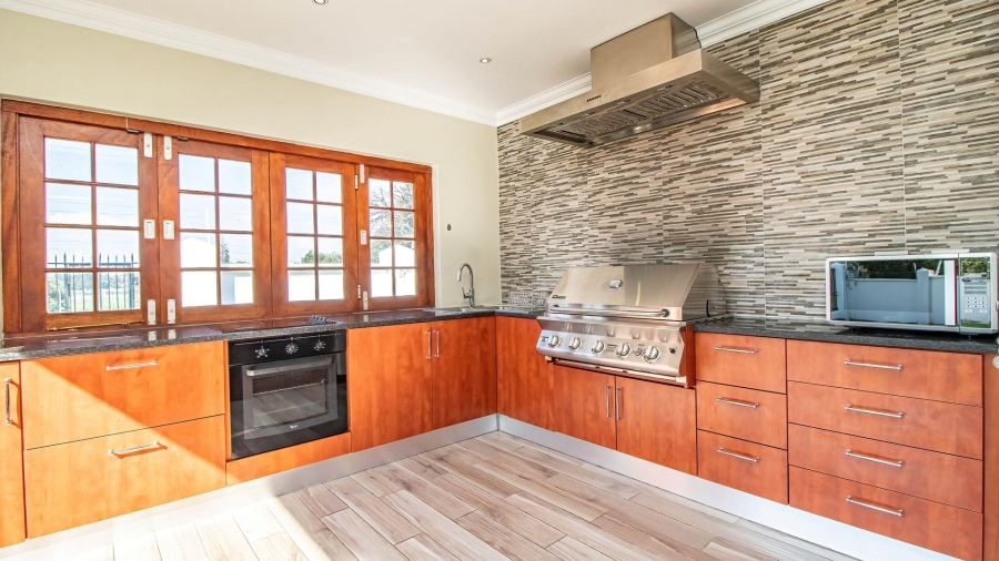 4 Bedroom Property for Sale in Lakefield Gauteng