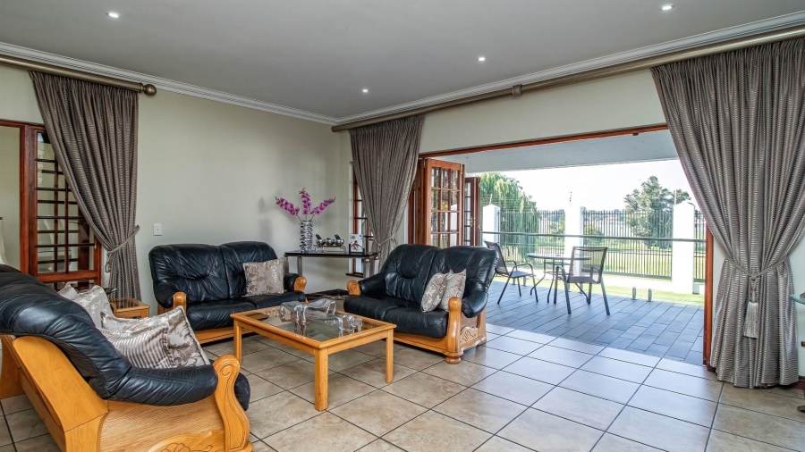 4 Bedroom Property for Sale in Lakefield Gauteng