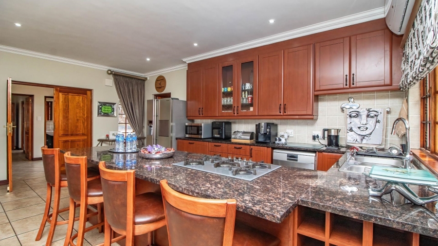 4 Bedroom Property for Sale in Lakefield Gauteng