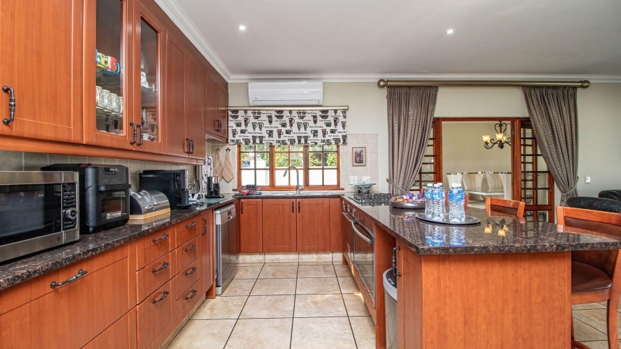 4 Bedroom Property for Sale in Lakefield Gauteng