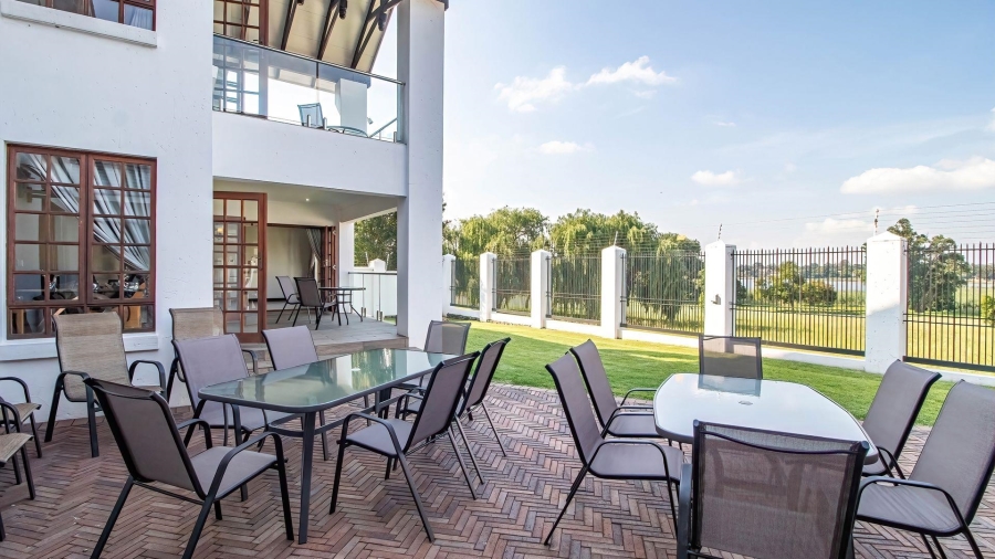 4 Bedroom Property for Sale in Lakefield Gauteng