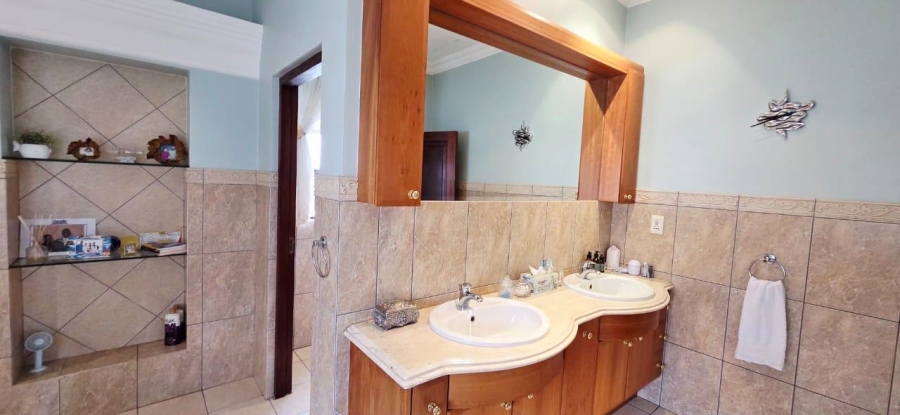 To Let 4 Bedroom Property for Rent in Bryanston East Gauteng