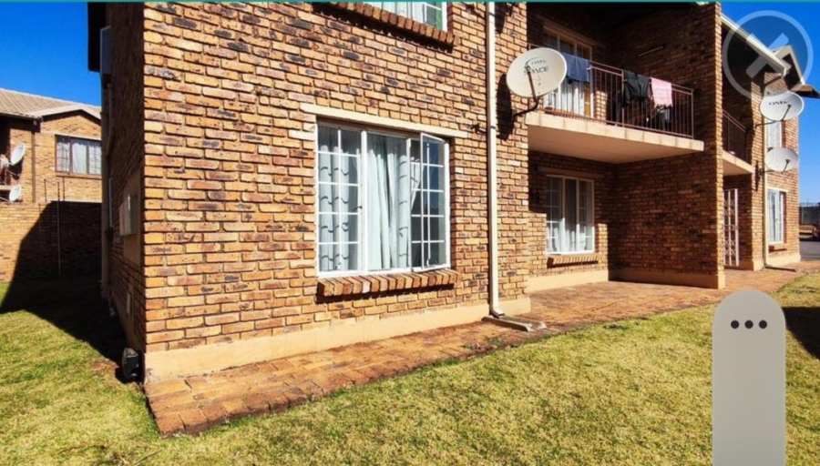 2 Bedroom Property for Sale in Chloorkop Gauteng
