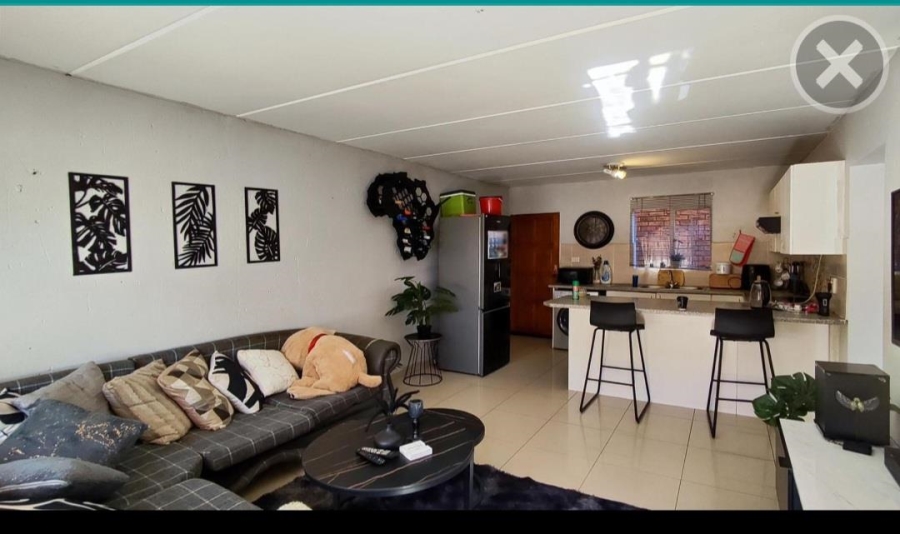 2 Bedroom Property for Sale in Chloorkop Gauteng