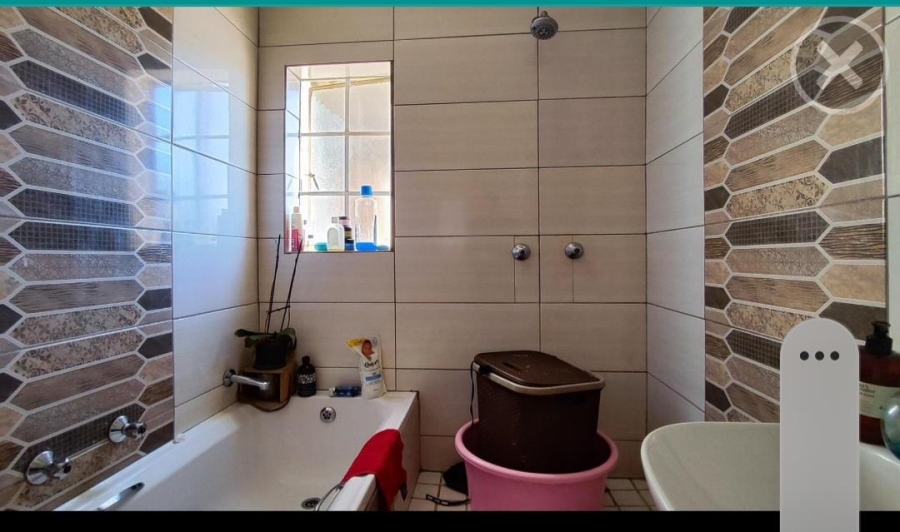 2 Bedroom Property for Sale in Chloorkop Gauteng