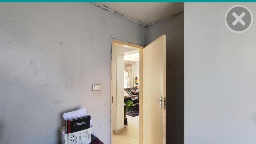 2 Bedroom Property for Sale in Chloorkop Gauteng