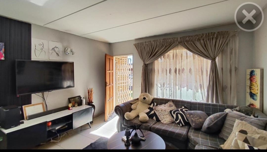 2 Bedroom Property for Sale in Chloorkop Gauteng