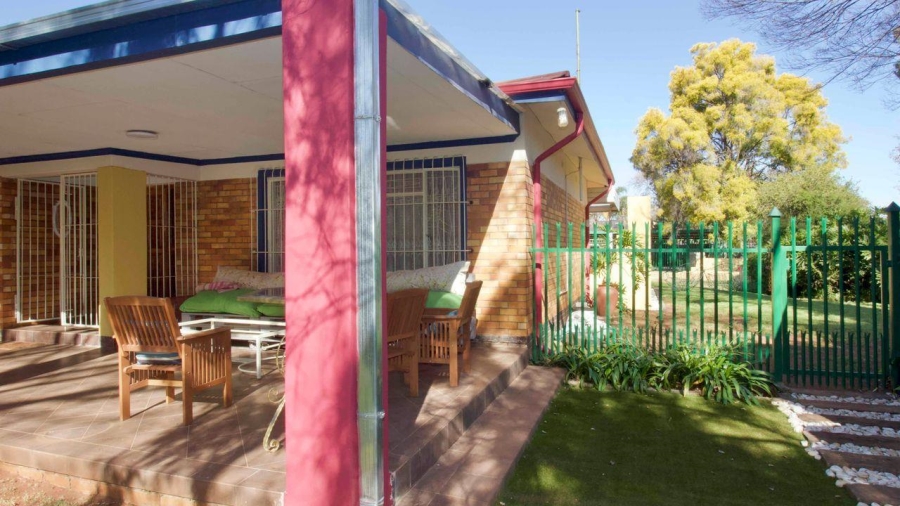 8 Bedroom Property for Sale in Clubview Gauteng