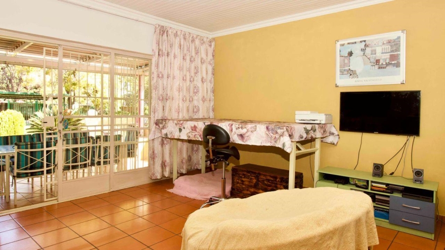 8 Bedroom Property for Sale in Clubview Gauteng