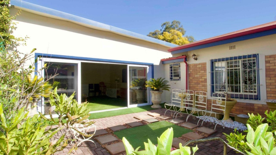 8 Bedroom Property for Sale in Clubview Gauteng