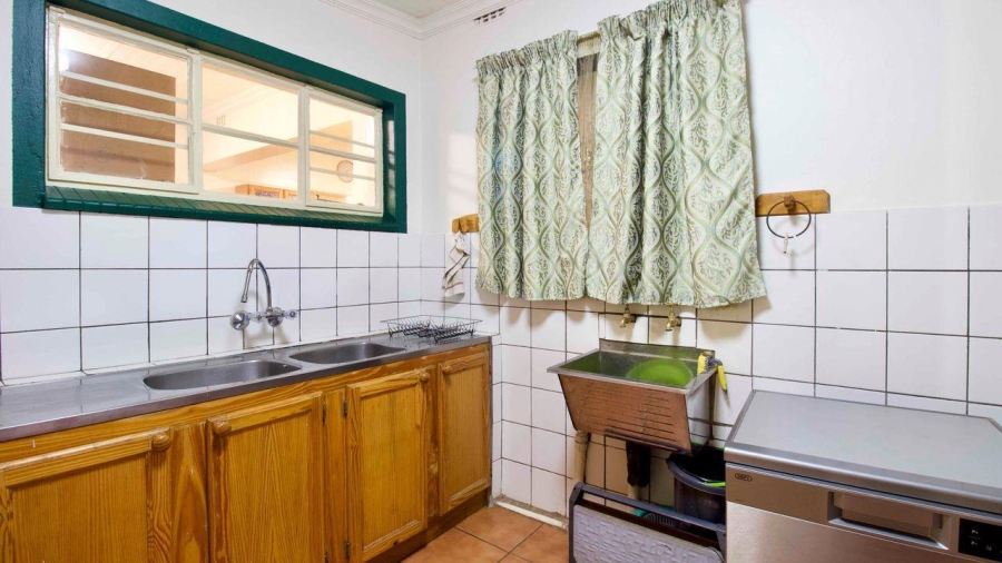 8 Bedroom Property for Sale in Clubview Gauteng