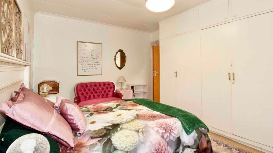 8 Bedroom Property for Sale in Clubview Gauteng