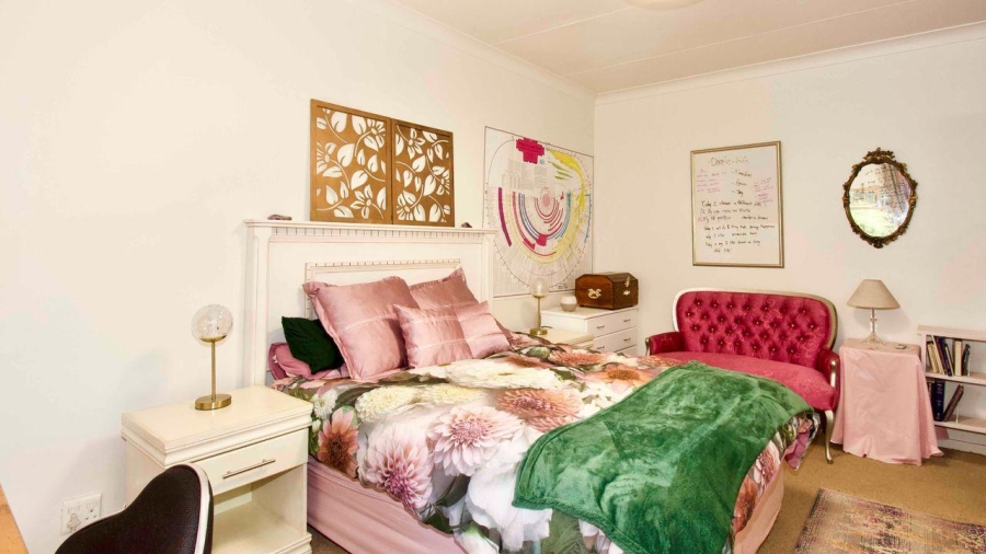 8 Bedroom Property for Sale in Clubview Gauteng