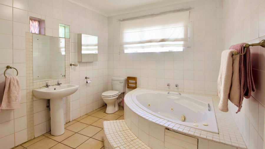 8 Bedroom Property for Sale in Clubview Gauteng