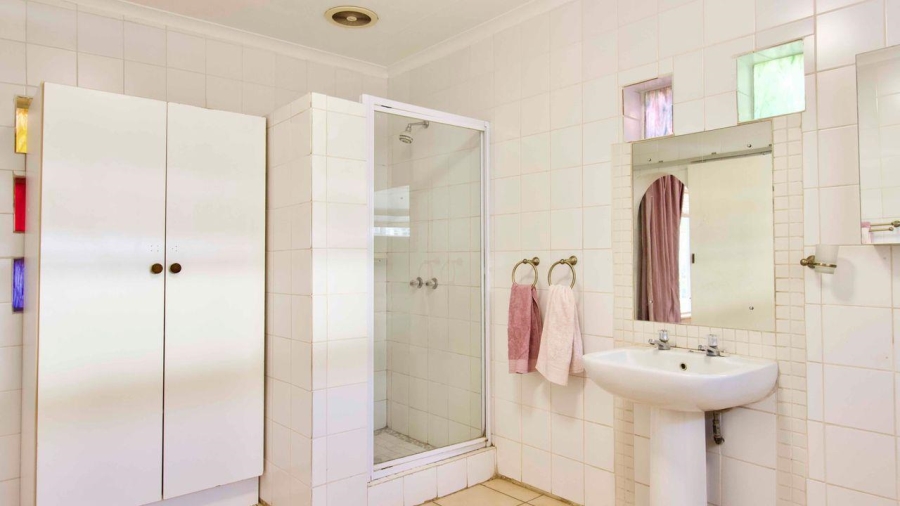 8 Bedroom Property for Sale in Clubview Gauteng