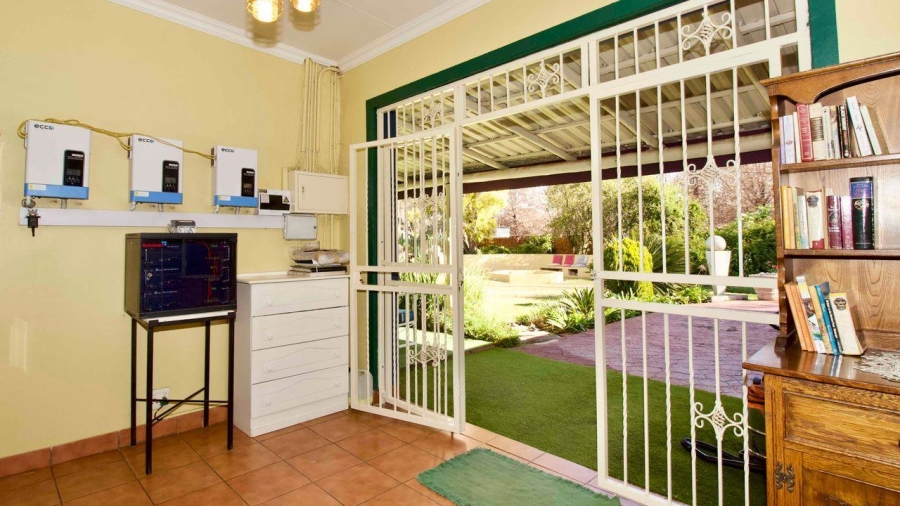 8 Bedroom Property for Sale in Clubview Gauteng