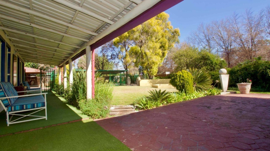 8 Bedroom Property for Sale in Clubview Gauteng