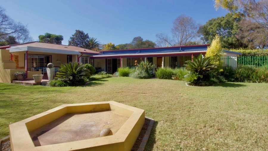 8 Bedroom Property for Sale in Clubview Gauteng