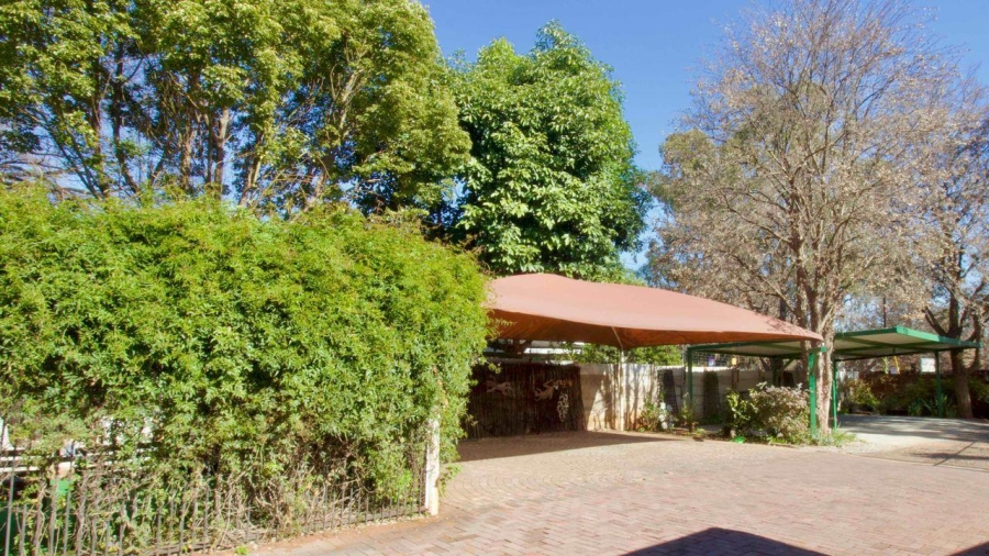 8 Bedroom Property for Sale in Clubview Gauteng