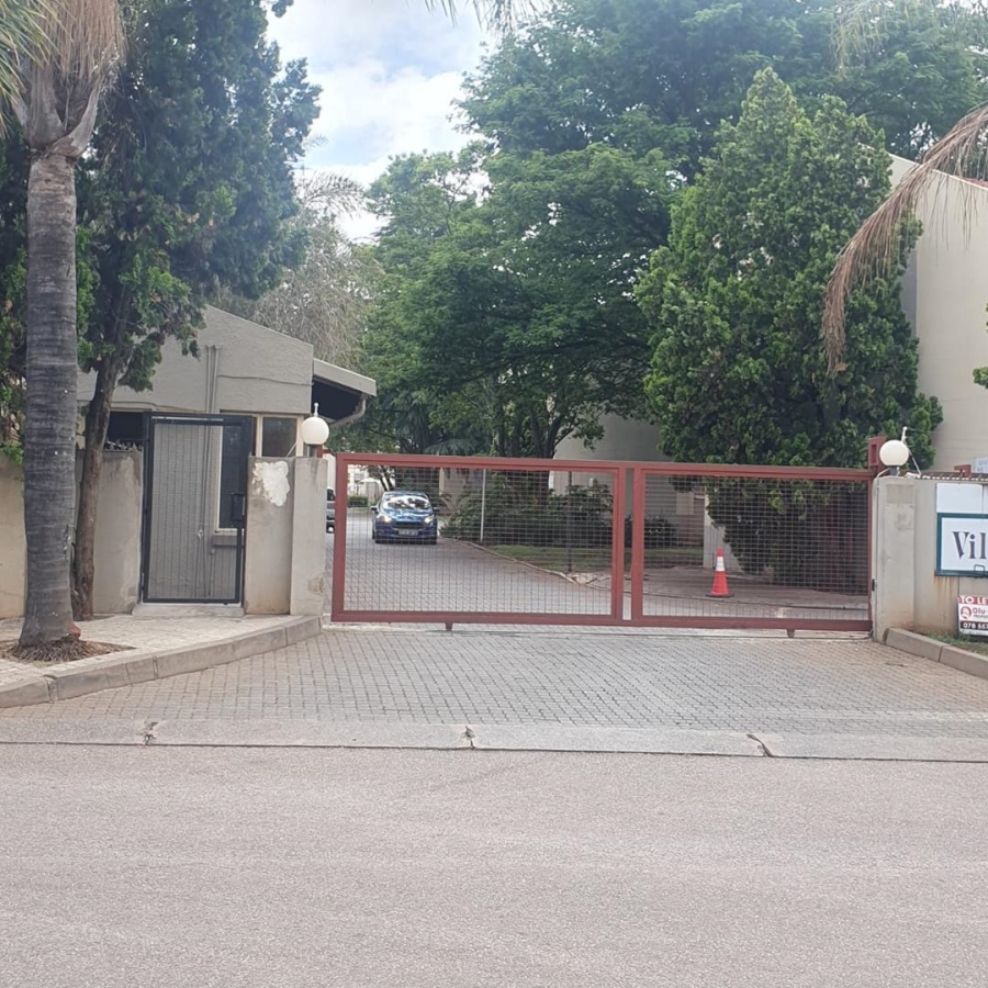 2 Bedroom Property for Sale in Die Hoewes Gauteng