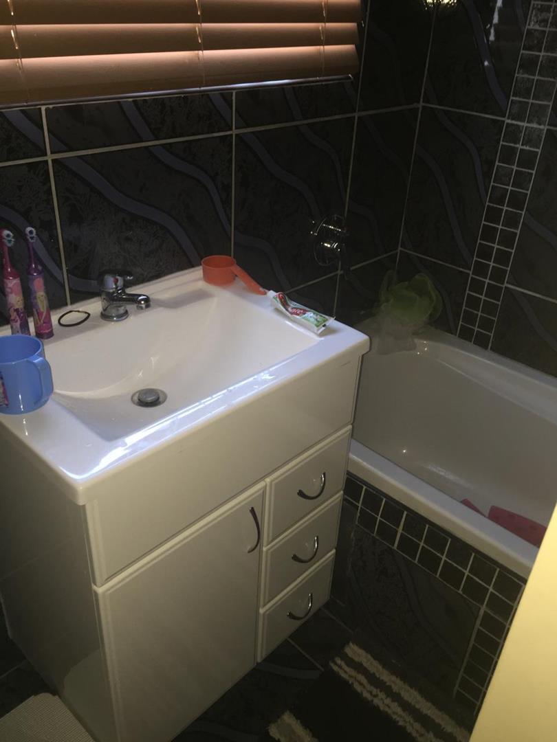 2 Bedroom Property for Sale in Die Hoewes Gauteng