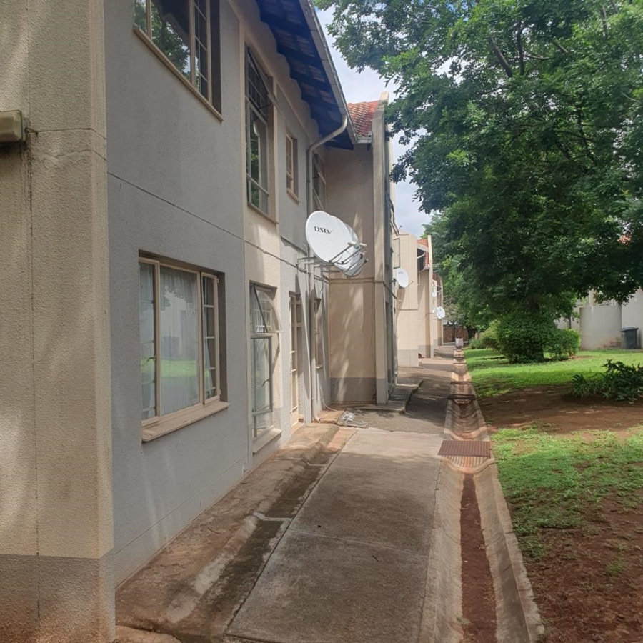 2 Bedroom Property for Sale in Die Hoewes Gauteng