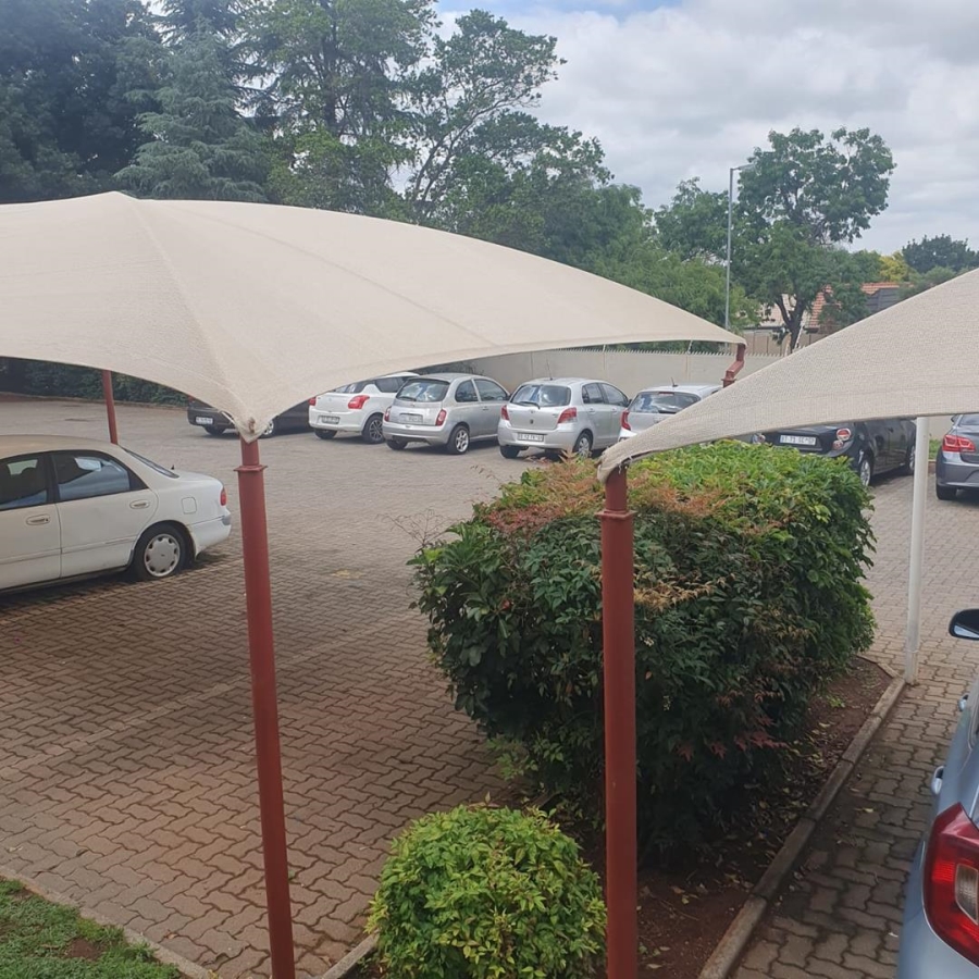 2 Bedroom Property for Sale in Die Hoewes Gauteng