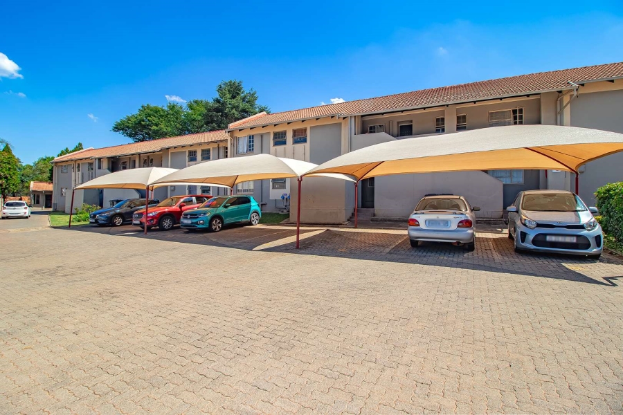 2 Bedroom Property for Sale in Die Hoewes Gauteng
