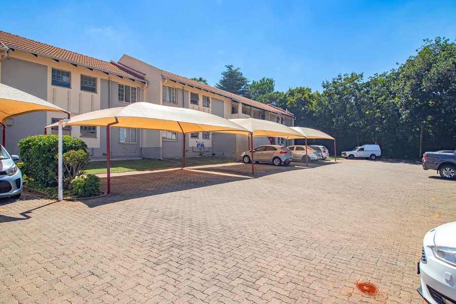2 Bedroom Property for Sale in Die Hoewes Gauteng