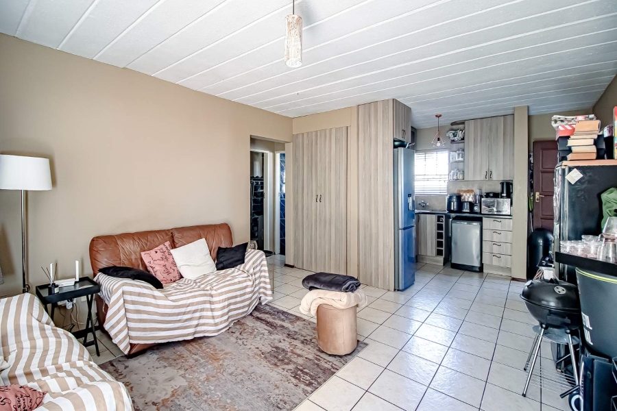 2 Bedroom Property for Sale in Die Hoewes Gauteng