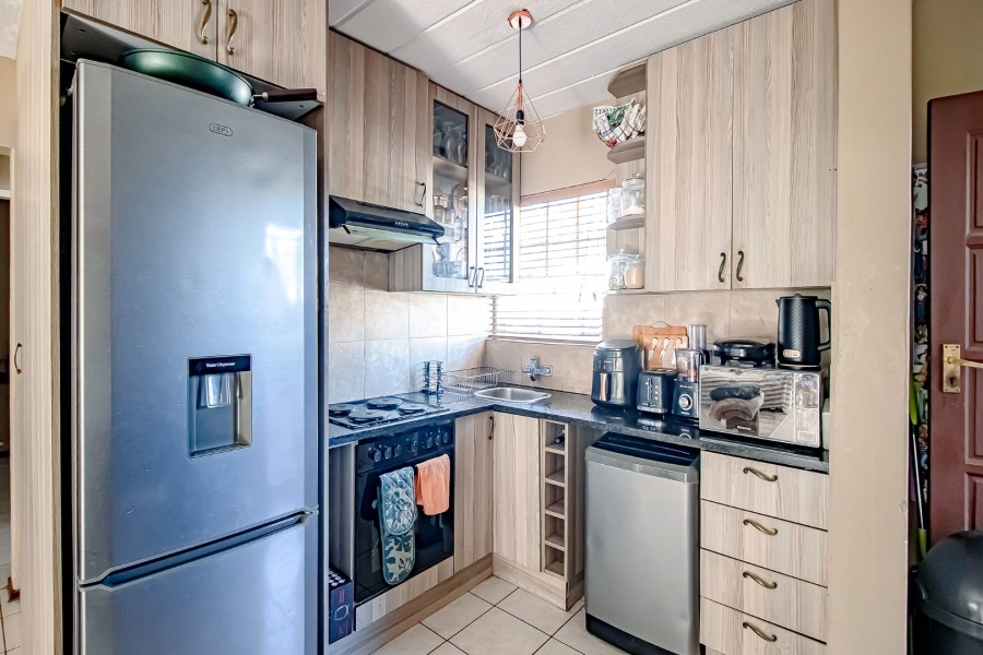 2 Bedroom Property for Sale in Die Hoewes Gauteng