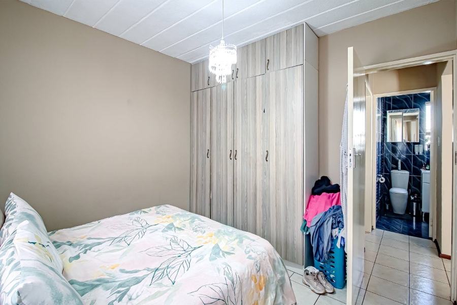 2 Bedroom Property for Sale in Die Hoewes Gauteng