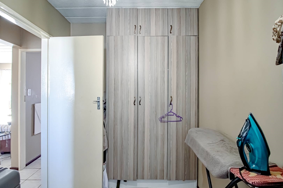 2 Bedroom Property for Sale in Die Hoewes Gauteng