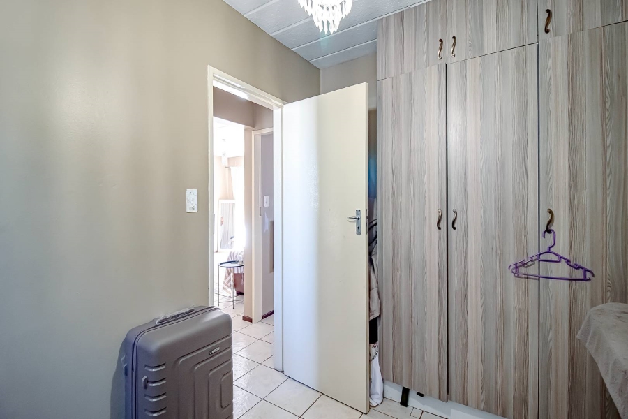 2 Bedroom Property for Sale in Die Hoewes Gauteng