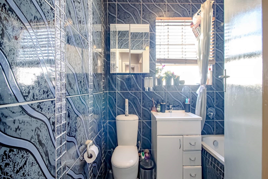 2 Bedroom Property for Sale in Die Hoewes Gauteng