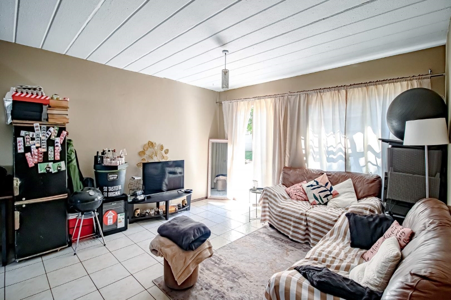 2 Bedroom Property for Sale in Die Hoewes Gauteng