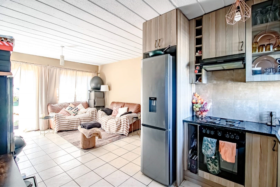 2 Bedroom Property for Sale in Die Hoewes Gauteng