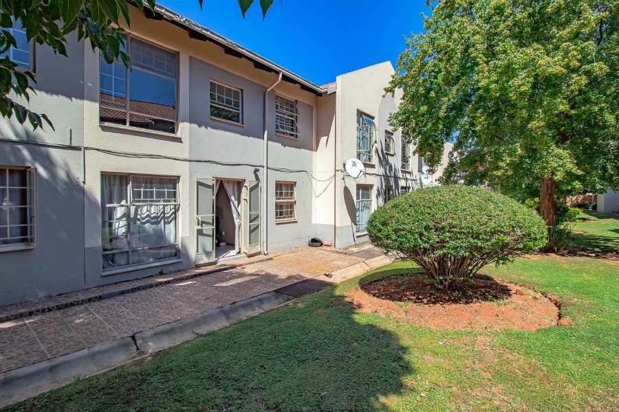 2 Bedroom Property for Sale in Die Hoewes Gauteng