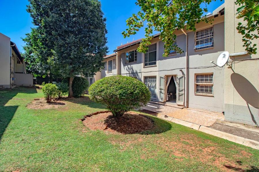 2 Bedroom Property for Sale in Die Hoewes Gauteng