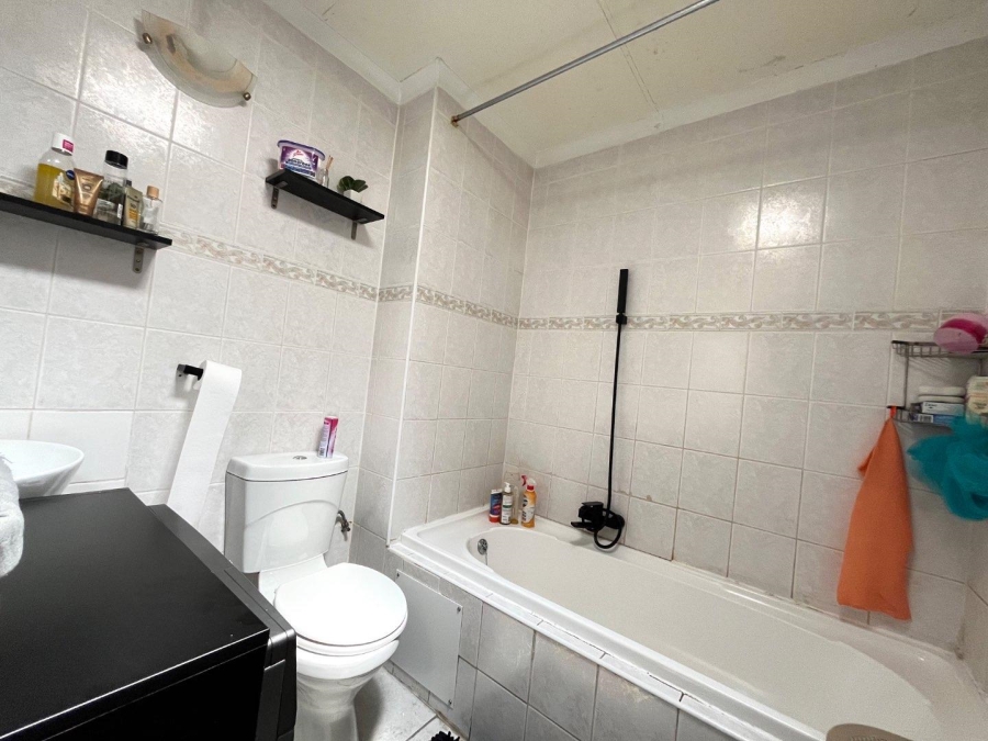 2 Bedroom Property for Sale in Rembrandt Park Gauteng